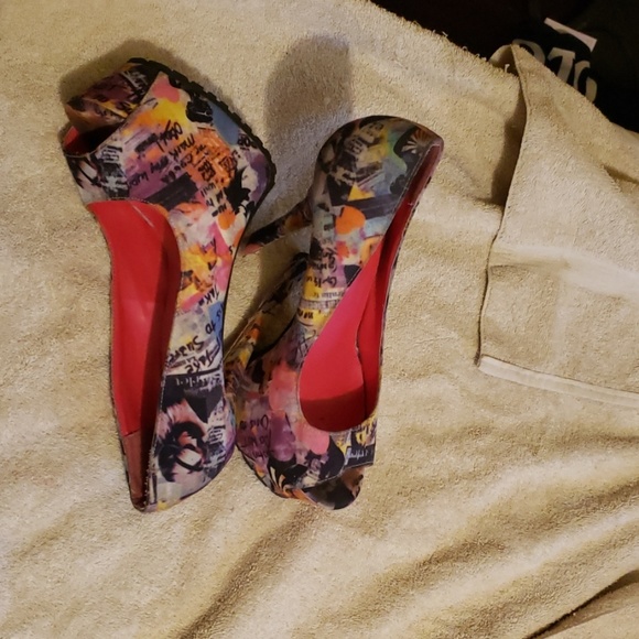 Shoes - Picture 2 of 2